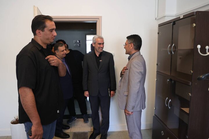 بازدید دکتر مدنی زاده از مرکز روابط عمومی وزارت اقتصاد ۱۴۰۴/۰۴/۲۱