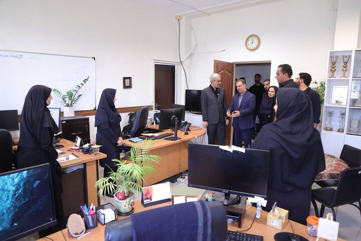 بازدید دکتر مدنی زاده از مرکز روابط عمومی وزارت اقتصاد ۱۴۰۴/۰۴/۲۱