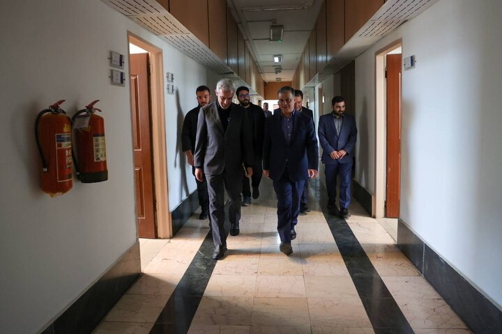 بازدید دکتر مدنی زاده از مرکز روابط عمومی وزارت اقتصاد ۱۴۰۴/۰۴/۲۱