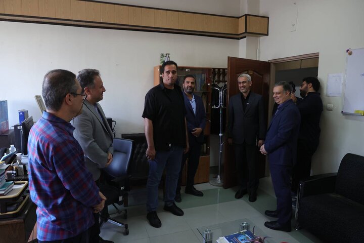 بازدید مدنی زاده از بخش های مختلف وزارت اقتصاد/ گفتگو با کارکنان و ارزیابی روند پیشبرد برنامه‌ها و اهداف سازمانی