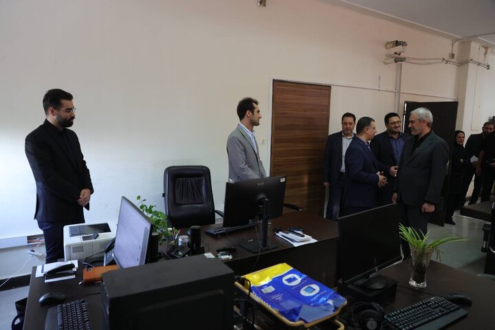 بازدید دکتر مدنی زاده از مرکز روابط عمومی وزارت اقتصاد ۱۴۰۴/۰۴/۲۱