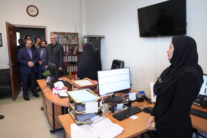 بازدید دکتر مدنی زاده از مرکز روابط عمومی وزارت اقتصاد ۱۴۰۴/۰۴/۲۱