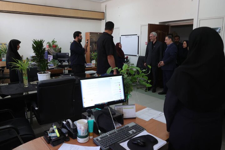 بازدید دکتر مدنی زاده از مرکز روابط عمومی وزارت اقتصاد ۱۴۰۴/۰۴/۲۱