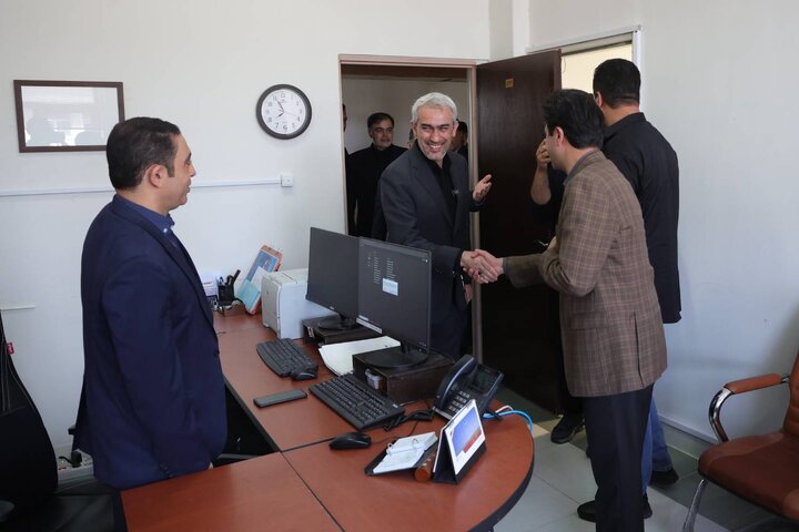 بازدید دکتر مدنی زاده از مرکز روابط عمومی وزارت اقتصاد ۱۴۰۴/۰۴/۲۱