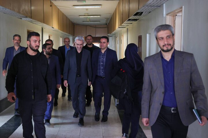 بازدید دکتر مدنی زاده از بخش های مختلف وزارت اقتصاد ۱۴۰۴/۰۴/۲۲