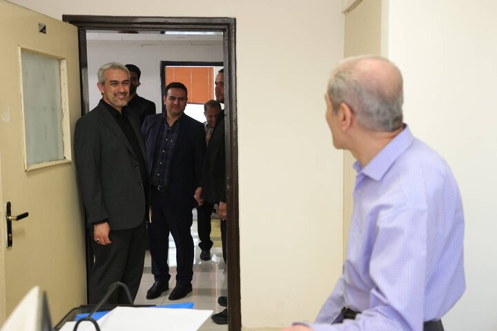 بازدید دکتر مدنی زاده از بخش های مختلف وزارت اقتصاد ۱۴۰۴/۰۴/۲۲