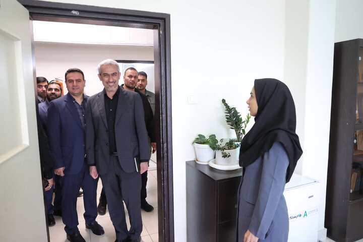 بازدید دکتر مدنی زاده از بخش های مختلف وزارت اقتصاد ۱۴۰۴/۰۴/۲۲