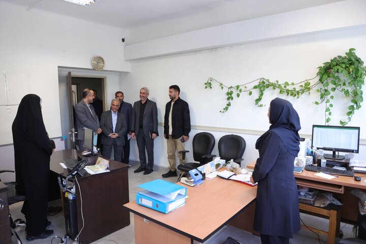 بازدید دکتر مدنی زاده از بخش های گوناگون وزارت اقتصاد