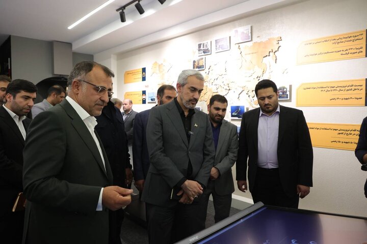 بازدید وزیر اقتصاد از نمایشگاه بینالمللی مبارزه با پولشویی و تأمین مالی تروریسم بازدید وزیر اقتصاد از نمایشگاه بینالمللی مبارزه با پولشویی و تأمین مالی تروریسم