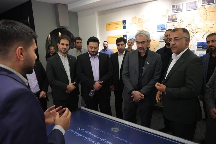 بازدید وزیر اقتصاد از نمایشگاه مبارزه با پولشویی و تامین مالی تروریسم مرکز اطلاعات مالی