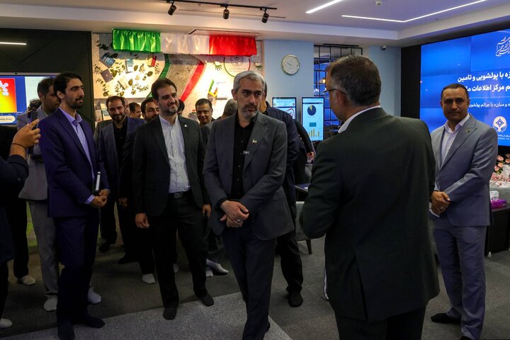 بازدید وزیر اقتصاد از نمایشگاه مبارزه با پولشویی و تامین مالی تروریسم مرکز اطلاعات مالی
