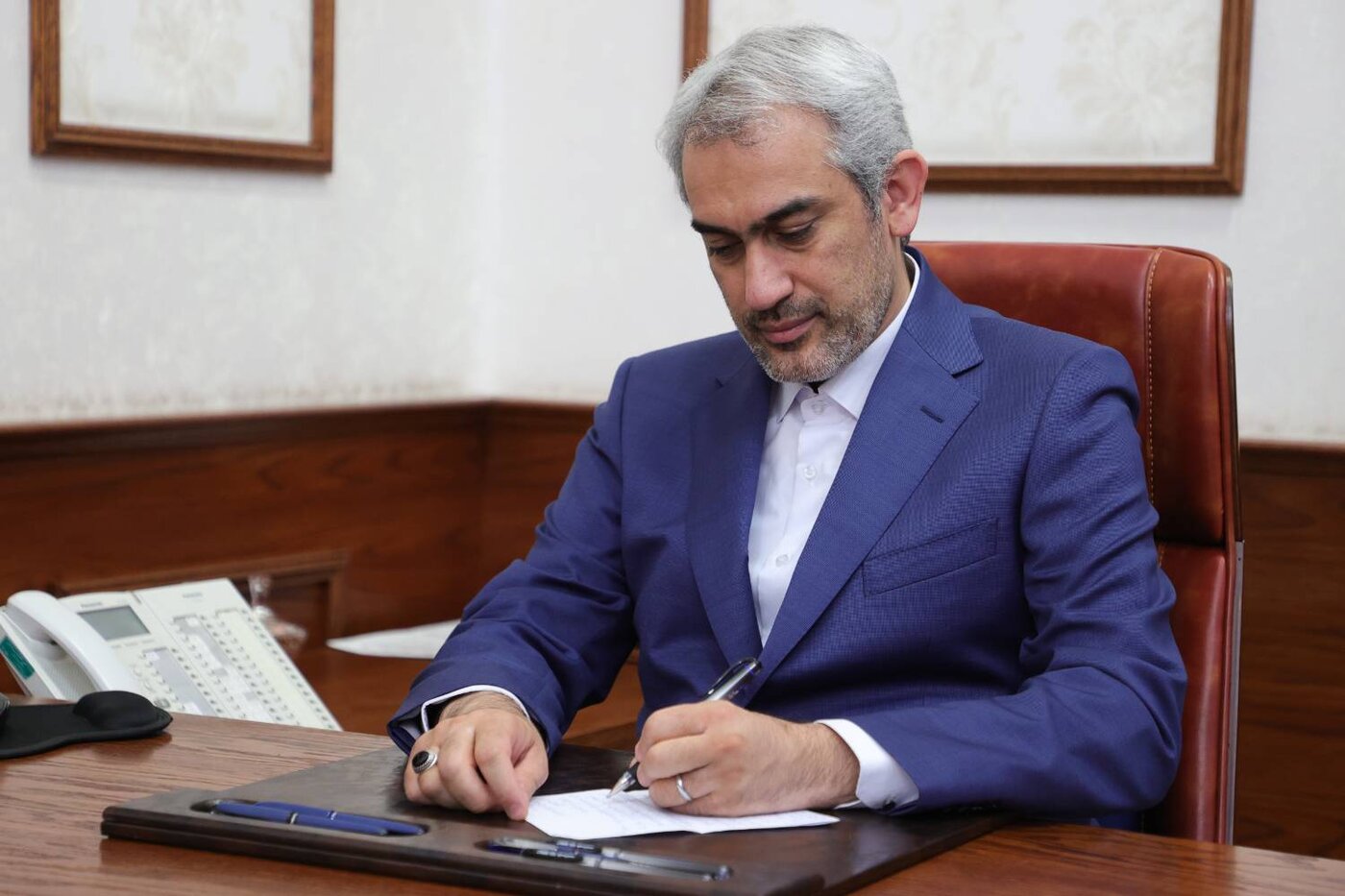 قدردانی وزیر اقتصاد از تلاش‌های خبرنگاران در روز بزرگداشت مقام خبرنگار