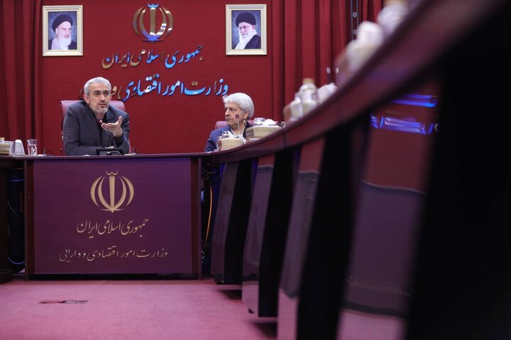 دیدار وزیر اقتصاد با اعضای مجمع کارآفرینان ایران