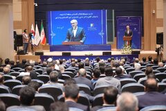 نشست مدیران و فعالان اقتصادی منطقه آزاد اروند با وزیر اقتصاد