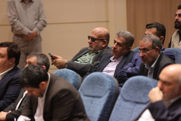 نشست مدیران و فعالان اقتصادی منطقه آزاد اروند با وزیر اقتصاد