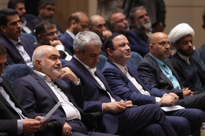 نشست مدیران و فعالان اقتصادی منطقه آزاد اروند با وزیر اقتصاد