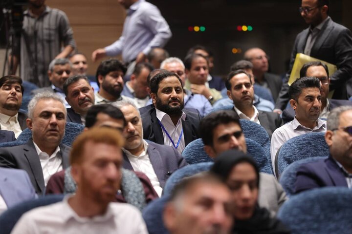 نشست مدیران و فعالان اقتصادی منطقه آزاد اروند با وزیر اقتصاد