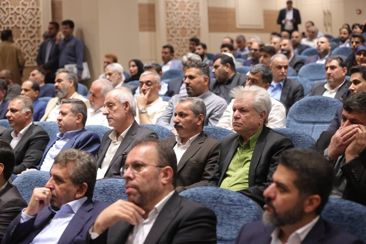 نشست مدیران و فعالان اقتصادی منطقه آزاد اروند با وزیر اقتصاد
