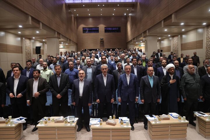 نشست مدیران و فعالان اقتصادی منطقه آزاد اروند با وزیر اقتصاد