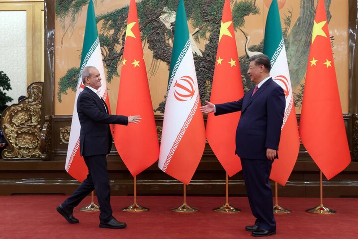 گام‌های بلند ایران در قلب آسیا؛ امضای ۲۰ سند همکاری اقتصادی در سفر رئیس‌جمهور به چین