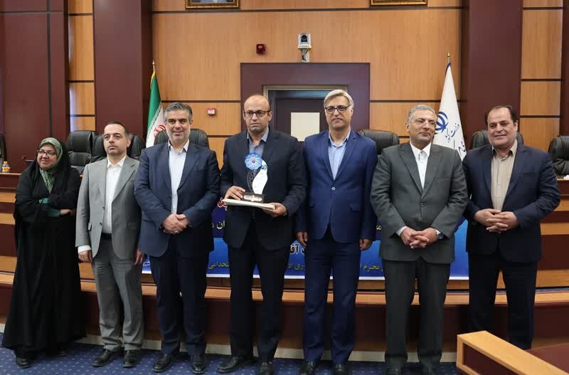 کسب رتبه برتر اداره کل امور اقتصادی و دارایی استان مرکزی در گروه اقتصادی و مالی جشنواره شهید رجایی