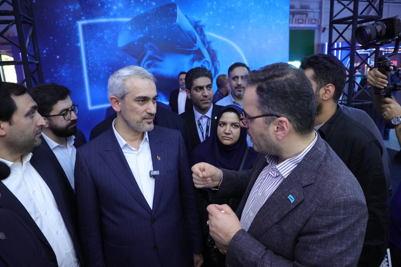 بازدید  وزیر امور اقتصادی و دارایی از بیست و هشتمین نمایشگاه بین‌المللی الکامپ (الکامپ ۱۴۰۴)، ۵ مهرماه ۱۴۰۴