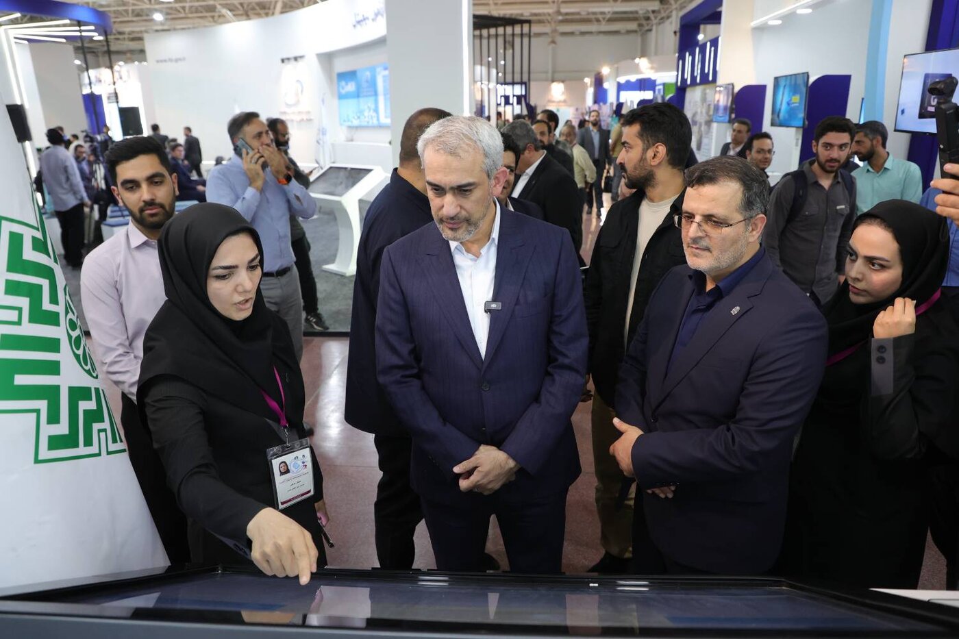 بازدید وزیر اقتصاد از نمایشگاه بین المللی الکامپ