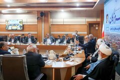 وزیر اقتصاد همراه با رییس جمهور در سفر به هرمزگان