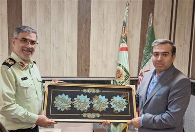 مدیركل امور اقتصادی و دارایی هرمزگان با فرمانده نیروی انتظامی استان دیدار كرد