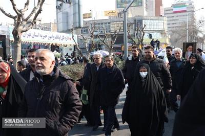 حضور وزیر اقتصاد در راهپیمایی یوم الله ۲۲ بهمن